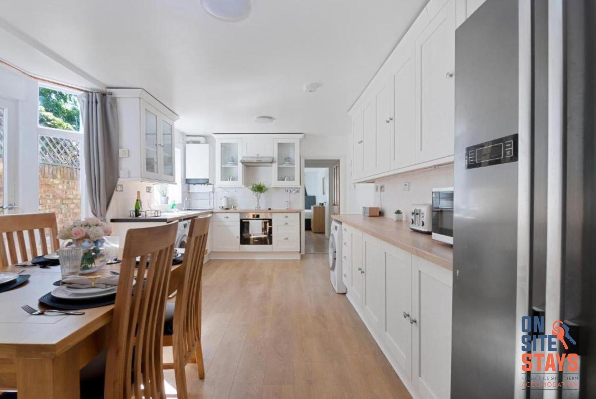 Onsitestays - Tranquil 2 Bedroom Apartment With Large Kitchen, Private Garden Near Wimbledon Station London Ngoại thất bức ảnh