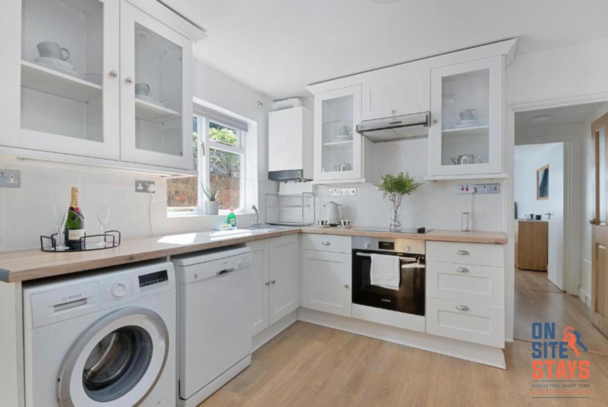 Onsitestays - Tranquil 2 Bedroom Apartment With Large Kitchen, Private Garden Near Wimbledon Station London Ngoại thất bức ảnh