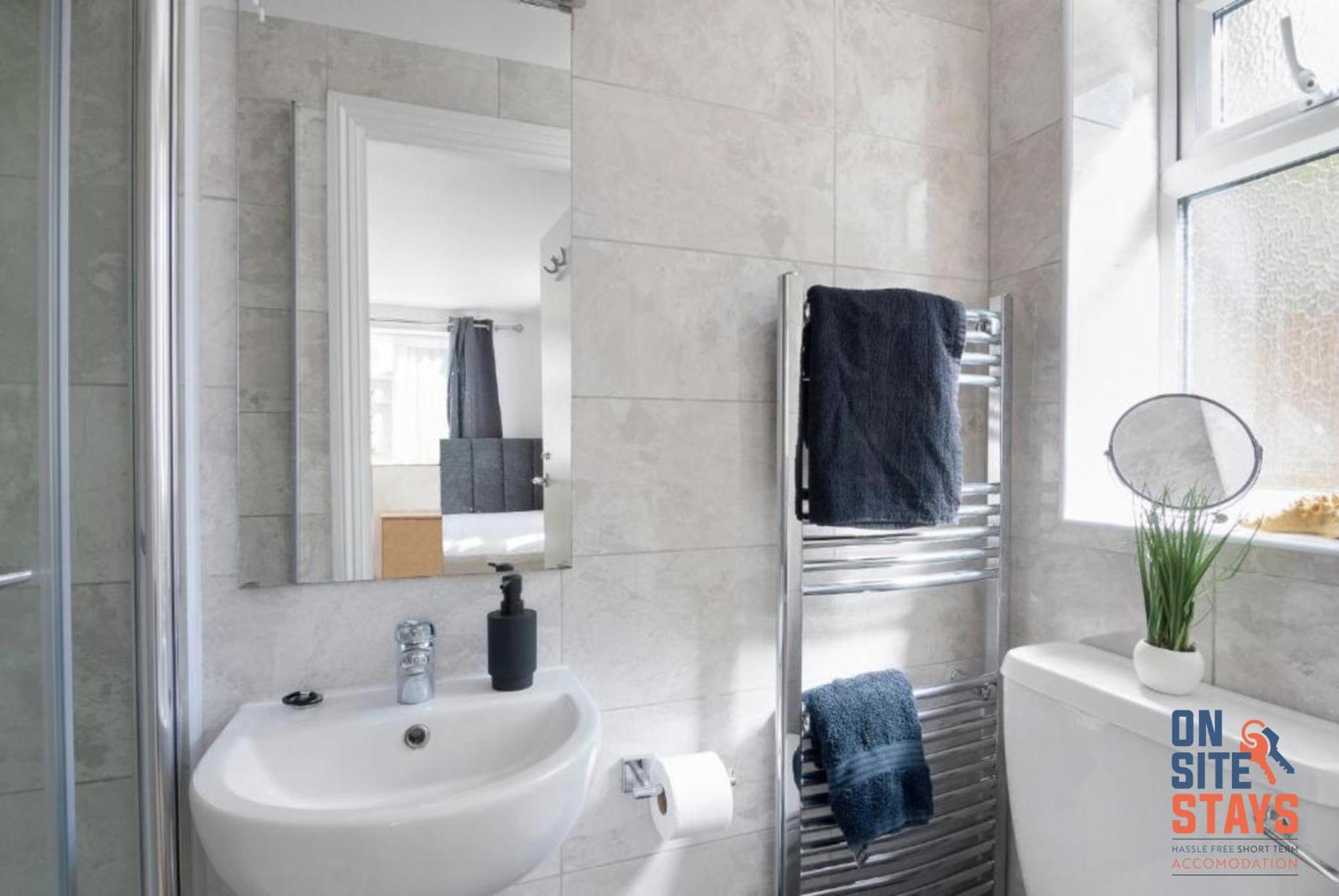 Onsitestays - Tranquil 2 Bedroom Apartment With Large Kitchen, Private Garden Near Wimbledon Station London Ngoại thất bức ảnh