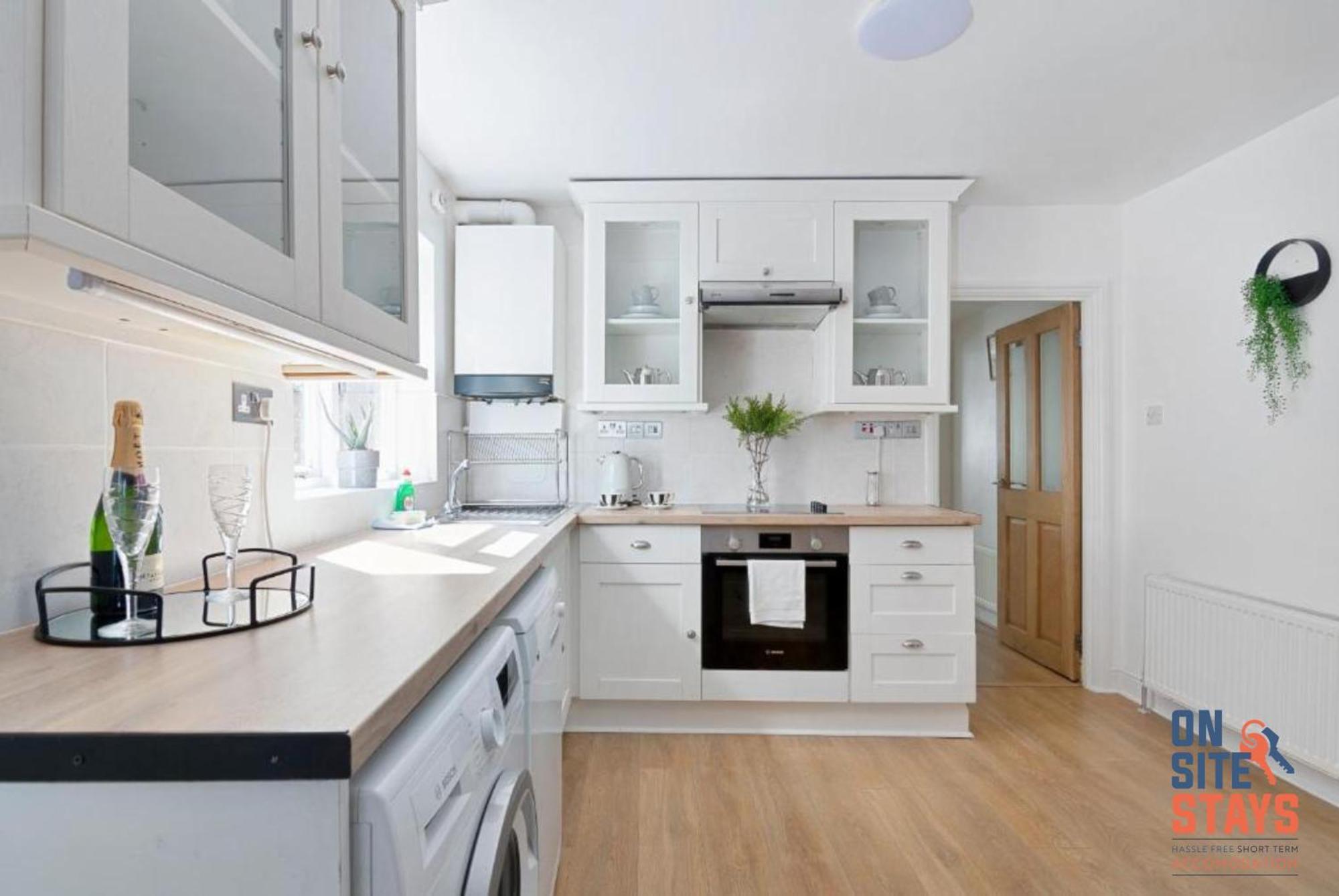 Onsitestays - Tranquil 2 Bedroom Apartment With Large Kitchen, Private Garden Near Wimbledon Station London Ngoại thất bức ảnh