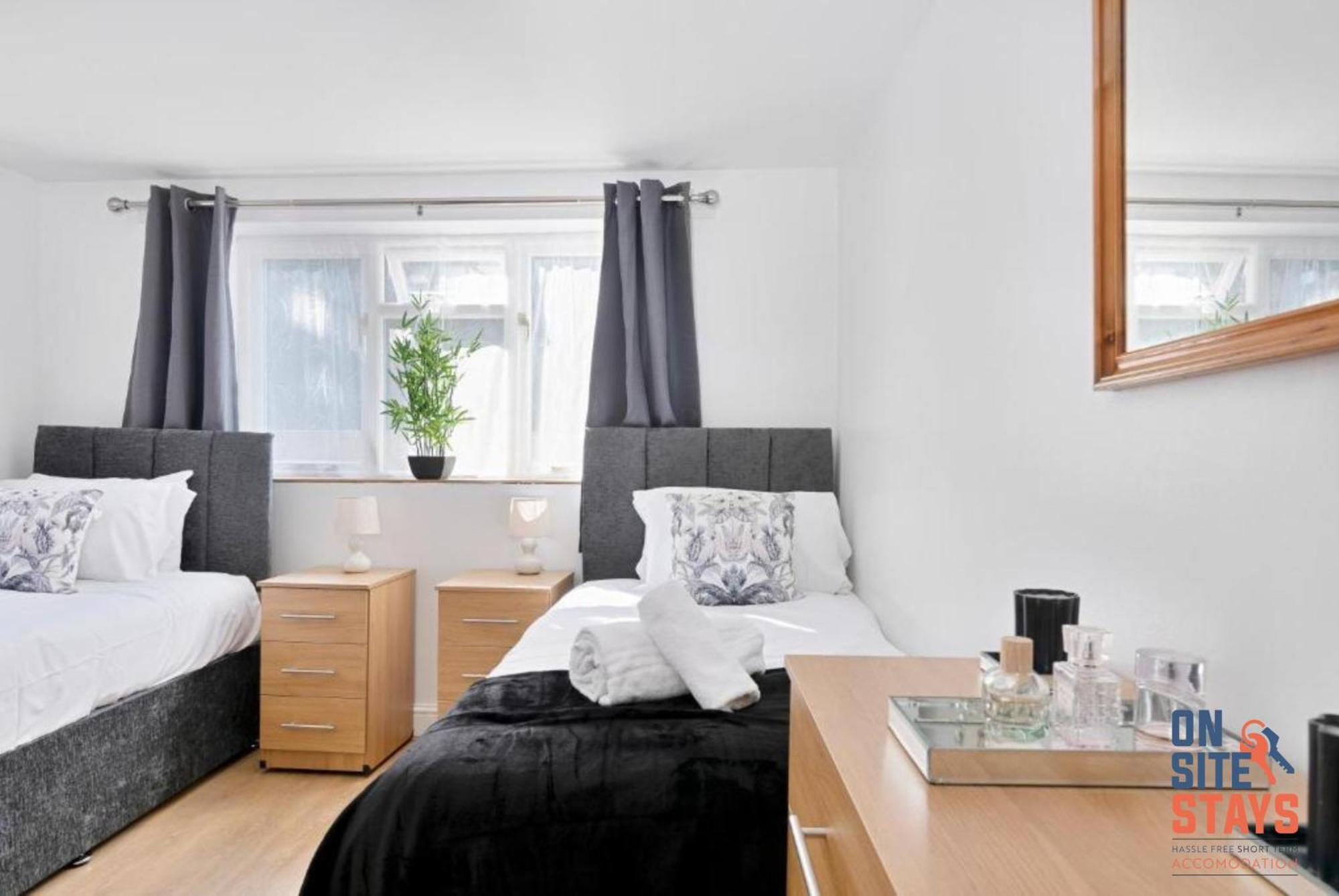 Onsitestays - Tranquil 2 Bedroom Apartment With Large Kitchen, Private Garden Near Wimbledon Station London Ngoại thất bức ảnh