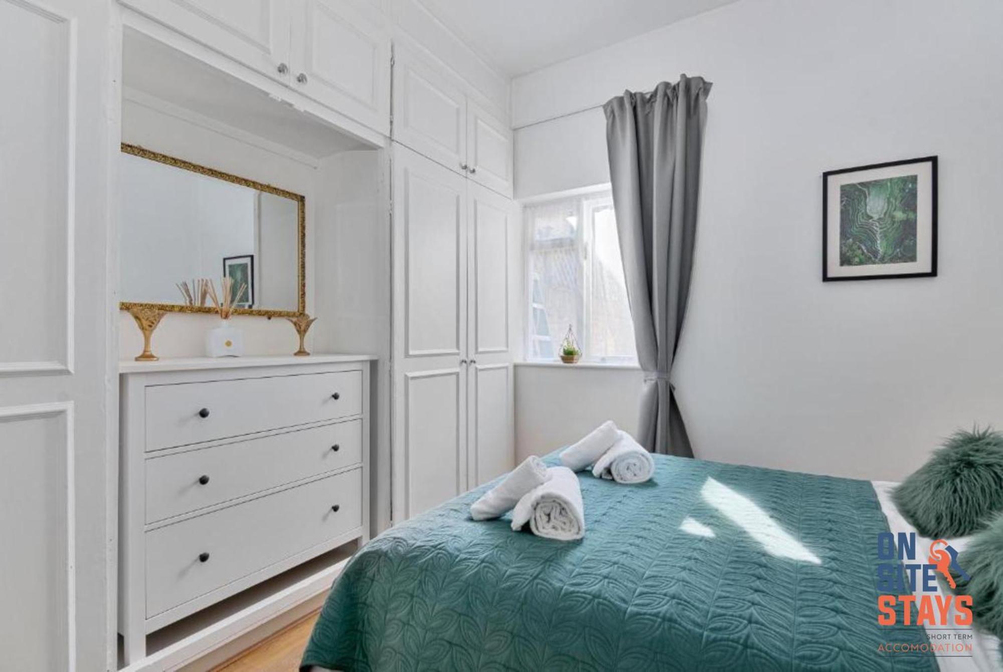 Onsitestays - Tranquil 2 Bedroom Apartment With Large Kitchen, Private Garden Near Wimbledon Station London Ngoại thất bức ảnh