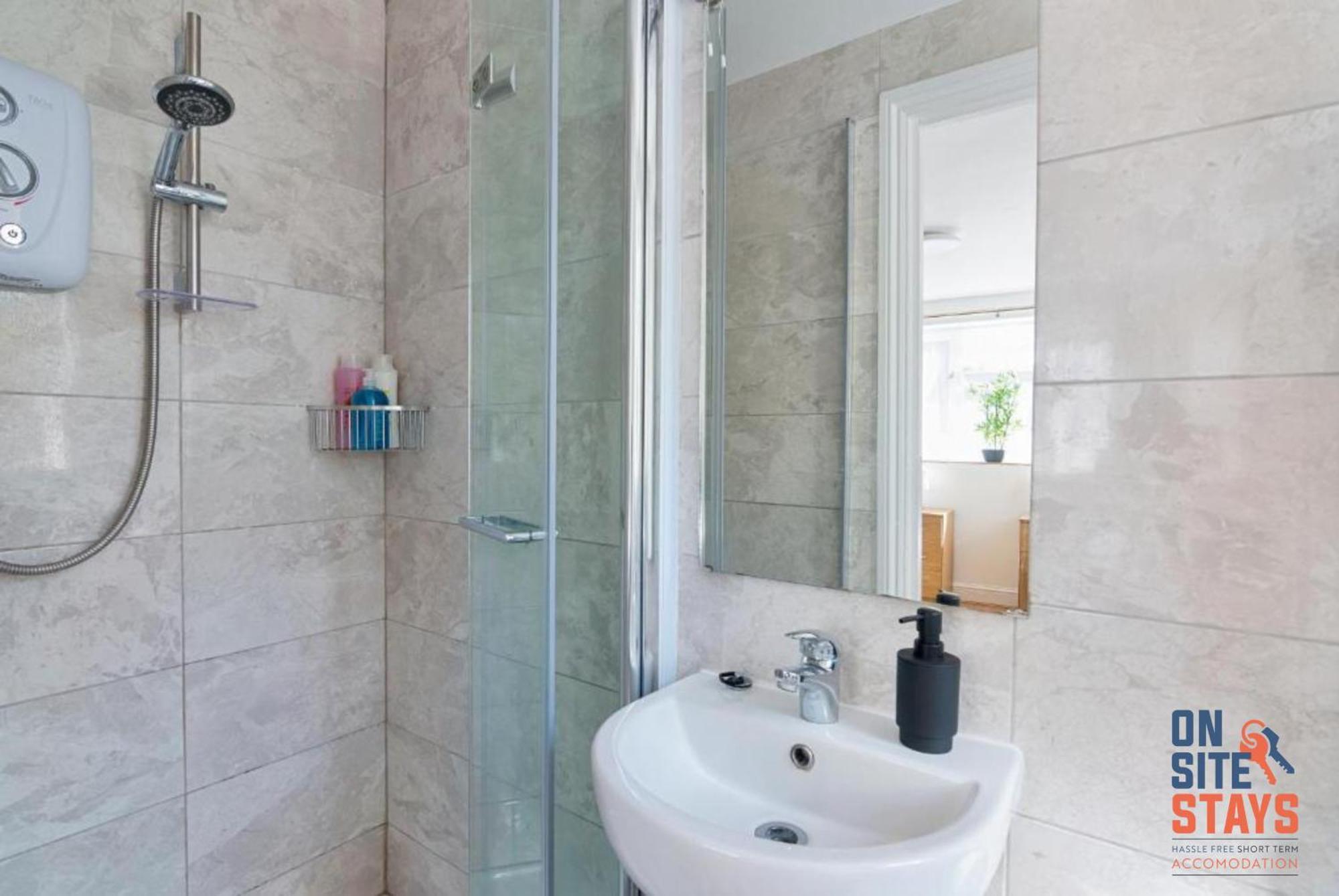Onsitestays - Tranquil 2 Bedroom Apartment With Large Kitchen, Private Garden Near Wimbledon Station London Ngoại thất bức ảnh